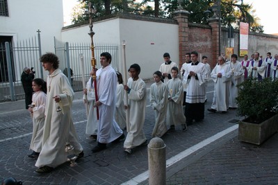 Processione e ingresso dei presbiteri di Carpenedo