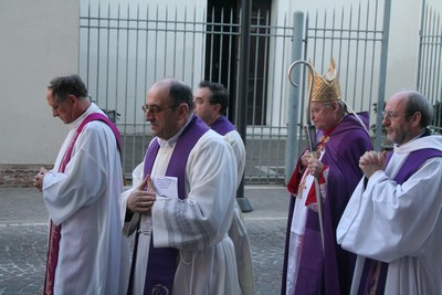Processione e ingresso dei presbiteri di Carpenedo