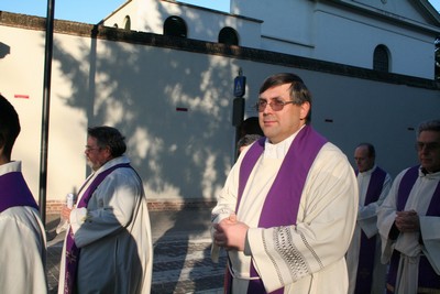 Processione e ingresso dei presbiteri di Carpenedo