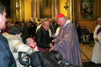 Il Patriarca saluta i fedeli al termine della Santa Messa della Carità